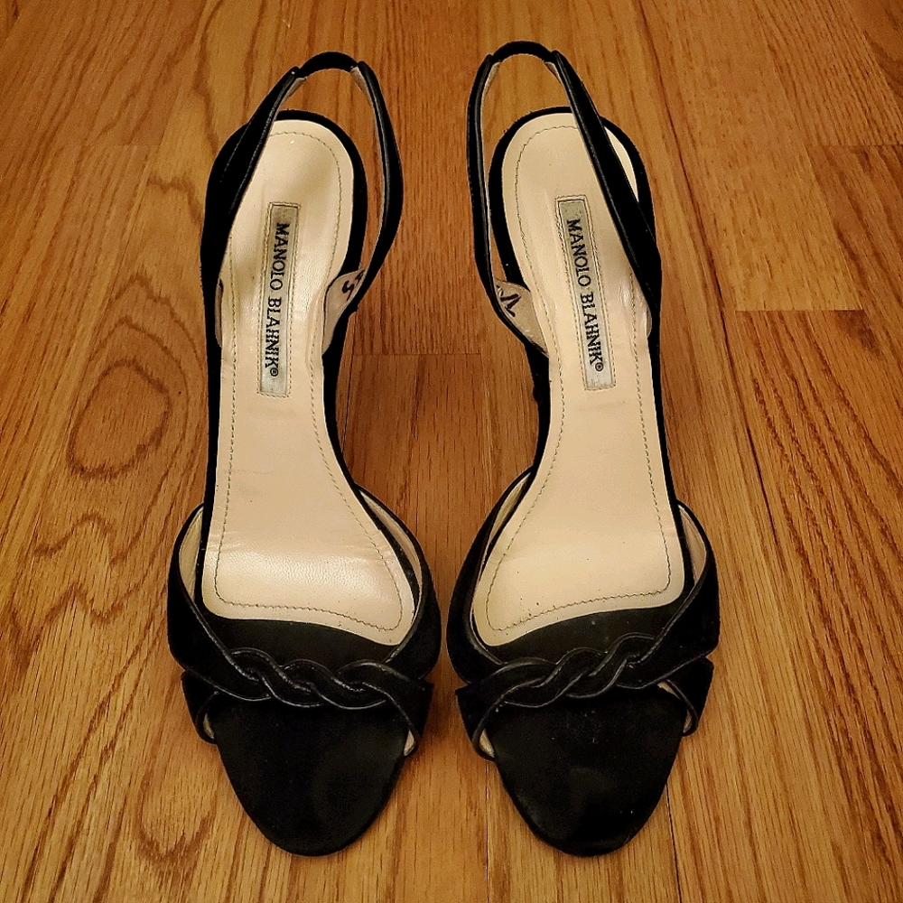 MANOLO BLAHNIK | Suede Slingback Sandals